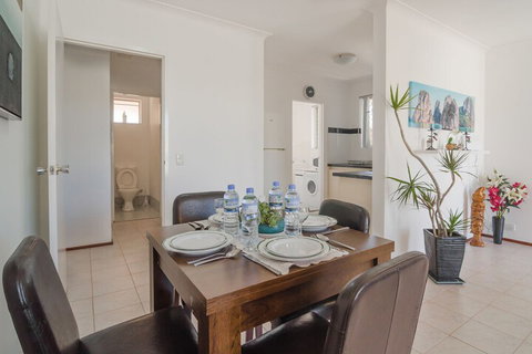 Cosy Murdoch Home - Accommodation Fremantle 6