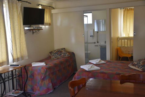 Valley Views Motel & Chalets - Accommodation Fremantle 1