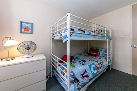 Mistral Court Unit 2 / 17 Mistral Close - Accommodation Fremantle 2