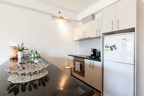 LANCE, 1BDR Melbourne Apartment - Accommodation Fremantle 2