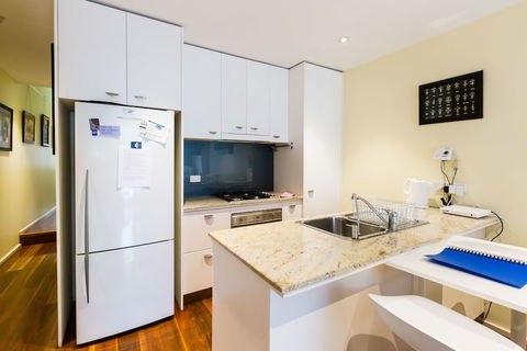 ALEXANDER, 2BDR South Melbourne House - Accommodation Fremantle 3