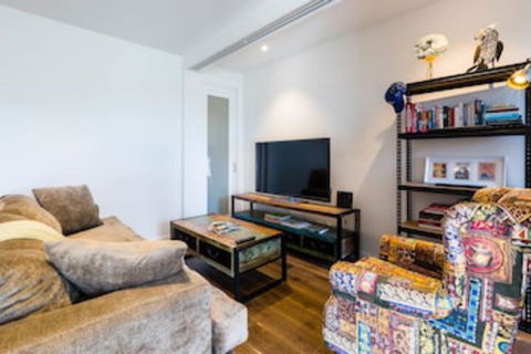 MAXINE, 1BDR Collingwood Apartment - Accommodation Fremantle 0