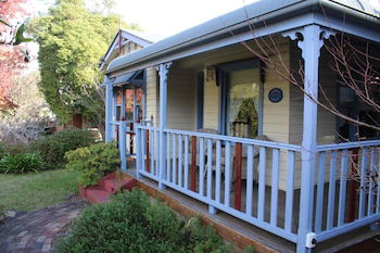Ambrose Cottage Front Apt - Accommodation Fremantle 3