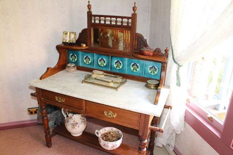 Ambrose Cottage Front Apt - Accommodation Fremantle 1