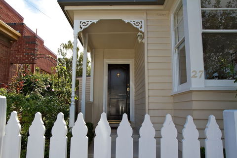 Strahan House - Accommodation Fremantle 0