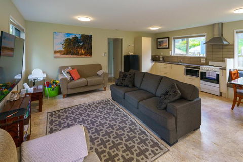 Adventure Bay Holiday Home - Accommodation Fremantle 2