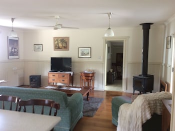 Four Mile Beach TAS Accommodation Fremantle