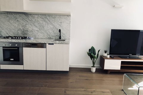 Level 8 Marvelous Apartment With Pool Access - Accommodation Fremantle 2