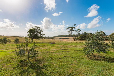 Live Big In The Gurdies Tiny House With A View - Accommodation Fremantle 6