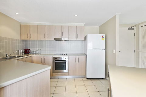 RESORT On The BEACH 4302 - Accommodation Fremantle 3