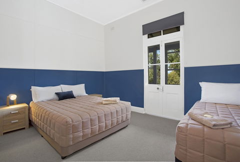 Royal Hotel Wyong - Accommodation Fremantle 1