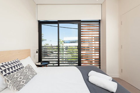 Stunning Designer Newtown Pad H394 - Accommodation Fremantle 1