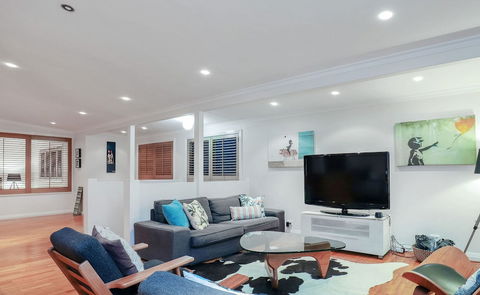 True Beachfront Beach House - Accommodation Fremantle 6