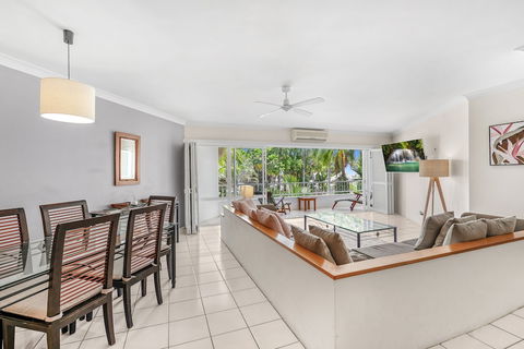 Poolside Apt In Alamanda Beachfront Resort 55 - Accommodation Fremantle 3