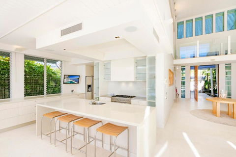12 Noosa Parade - Accommodation Fremantle 1
