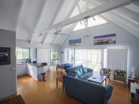 Affordable Twin Peaks 1 - Accommodation Fremantle 5
