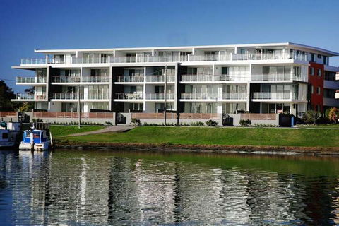 Waterline 202 - Accommodation Fremantle 1