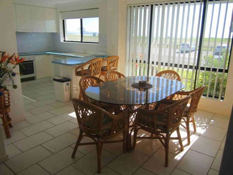 Hi Surf Unit 2 92 Head Street Forster - Accommodation Fremantle 3