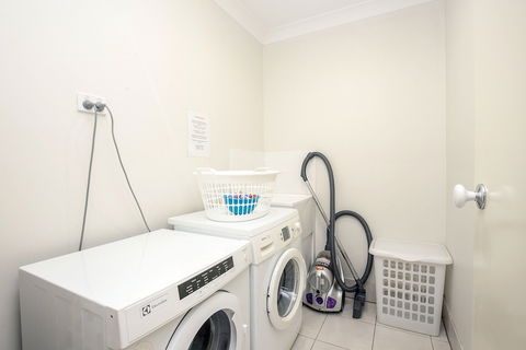 Anaheim Park Oasis - Accommodation Fremantle 2