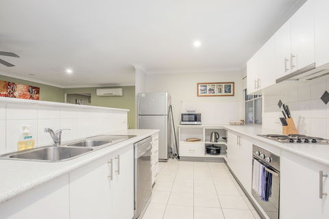 Anaheim Park Oasis - Accommodation Fremantle 5