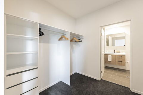 Astra Apartments Broadmeadow - Accommodation Fremantle 4