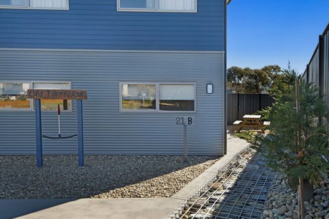 T-Bar On Twynam - Accommodation Fremantle 3