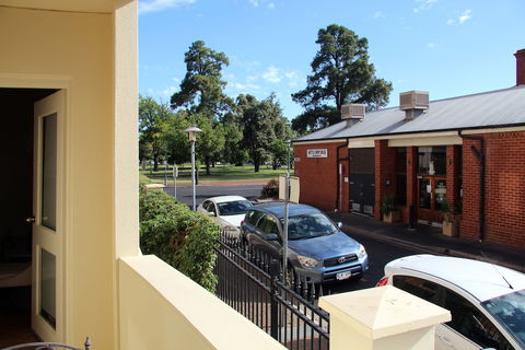 Adelaide Central Apartment - 3BR, 2Bath & Carpark - Accommodation Fremantle 6