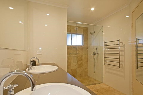 1 / 17 22nd Ave Sawtell NSW - Accommodation Fremantle 6