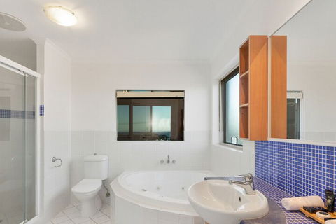 EXCLUSIVE OCEAN VIEW PENTHOUSE On MARINE PARADE - Accommodation Fremantle 5