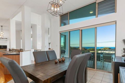 EXCLUSIVE OCEAN VIEW PENTHOUSE On MARINE PARADE - Accommodation Fremantle 4