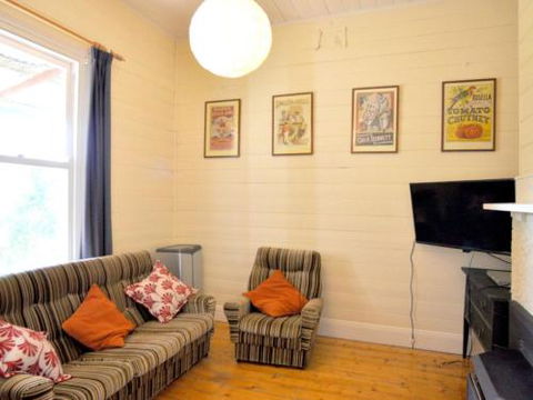 MY Fair Lady External Bathroom PET Friendly - Accommodation Fremantle 2