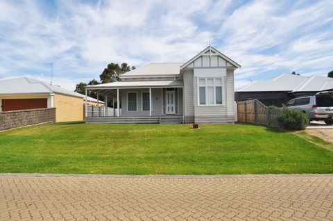Paperbark Homestead PET Friendly - Accommodation Fremantle 0