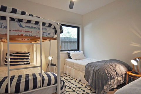 Armstrongs Close TO Beach - Accommodation Fremantle 5