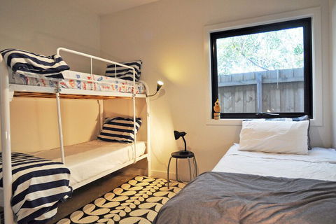 Armstrongs Close TO Beach - Accommodation Fremantle 4