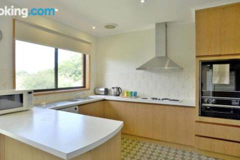 Family Retreat On Anderson - Accommodation Fremantle 3