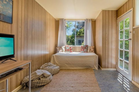 Inverloch Beach HUT Close TO Beach & Shops! - Accommodation Fremantle 3