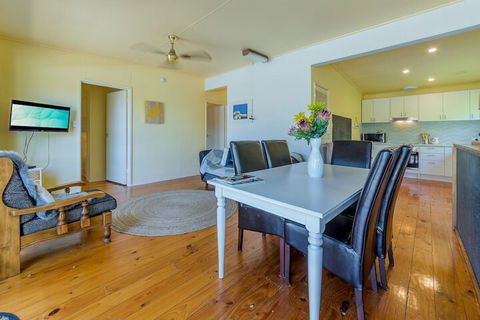 Inverloch Beach HUT Close TO Beach & Shops! - Accommodation Fremantle 5