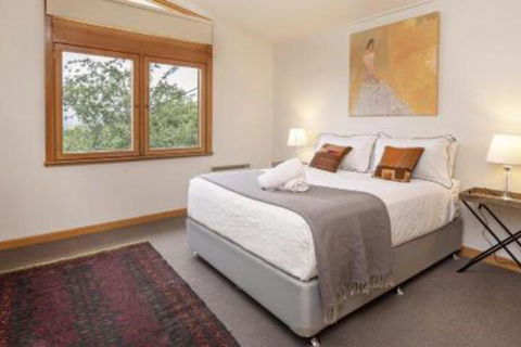 Alpine House Views Over Lake Jindabyne & The Snowy Mountains - Accommodation Fremantle 0