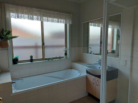 Annesley Central - Accommodation Fremantle 7