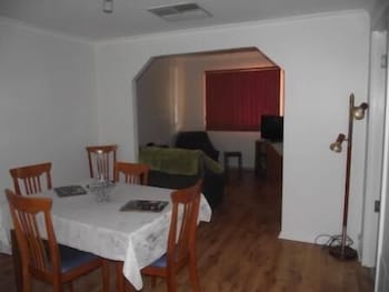 Aly's Cottage - Accommodation Fremantle 1