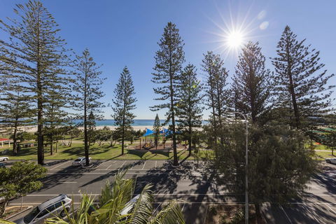 Oaks Gold Coast Calypso Plaza Suites - Accommodation Fremantle 4
