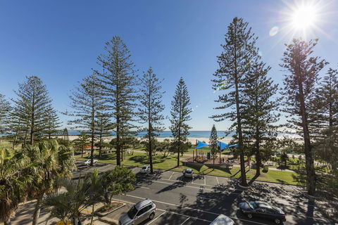 Oaks Gold Coast Calypso Plaza Suites - Accommodation Fremantle 1