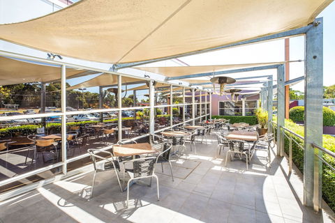 Nightcap At Sandown Park Hotel - Accommodation Fremantle 1