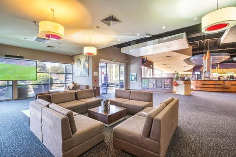 Nightcap At Sandown Park Hotel - Accommodation Fremantle 2