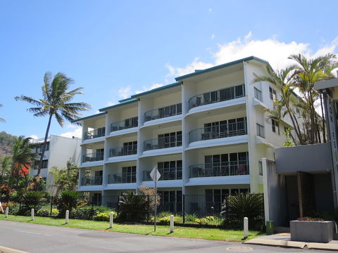 Beachfront Apartments On Trinity Beach - Accommodation Fremantle 1