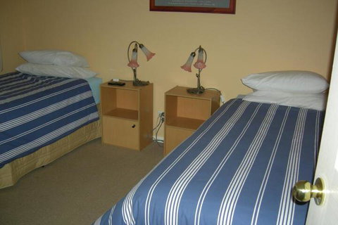 Busy Buzz B & B - Accommodation Fremantle 7