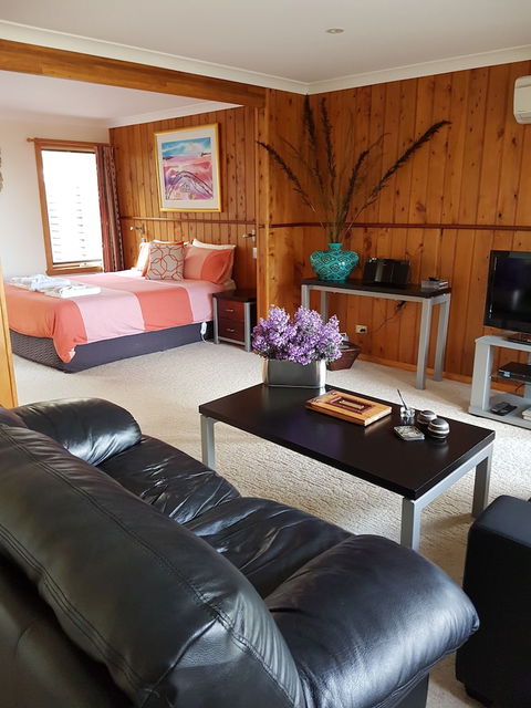 Bed In The Treetops Bed & Breakfast - Accommodation Fremantle 3