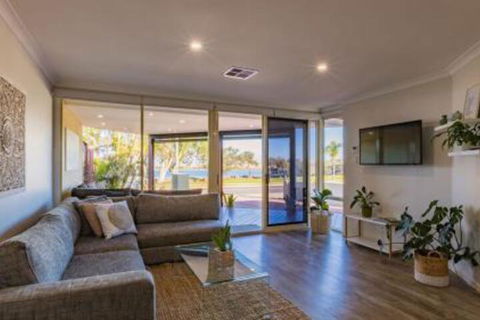 Starboard Views Kalbarri River Front Apartment - Accommodation Fremantle 6