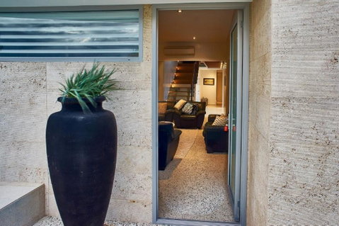 The Urban Beach House - Accommodation Fremantle 2