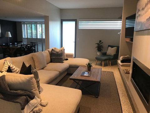 The Urban Beach House - Accommodation Fremantle 5